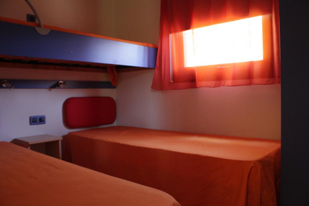 Camping I Melograni Marina Di Bibbona Room photo